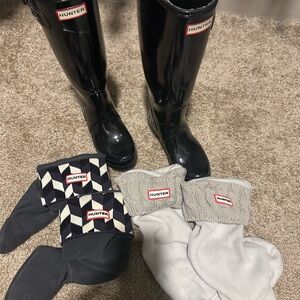 Hunter Black Glossy Boots with 2 pairs of Hunter socks